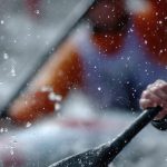 paddles splash water