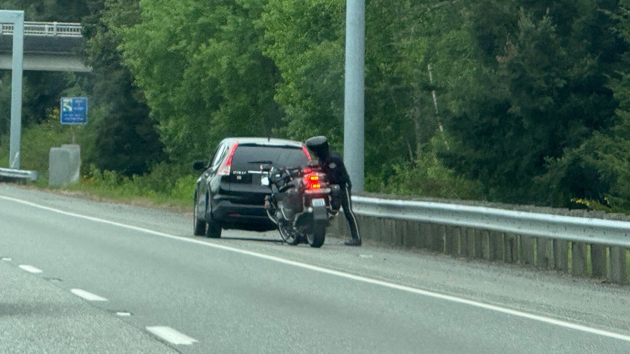 WSP Trooper pulls over car