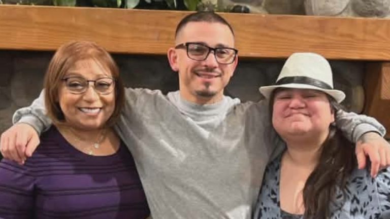 Nathaniel Muniz-Spry, center, with his mother Glenda Muniz and sister Randina Muniz in a family photo.