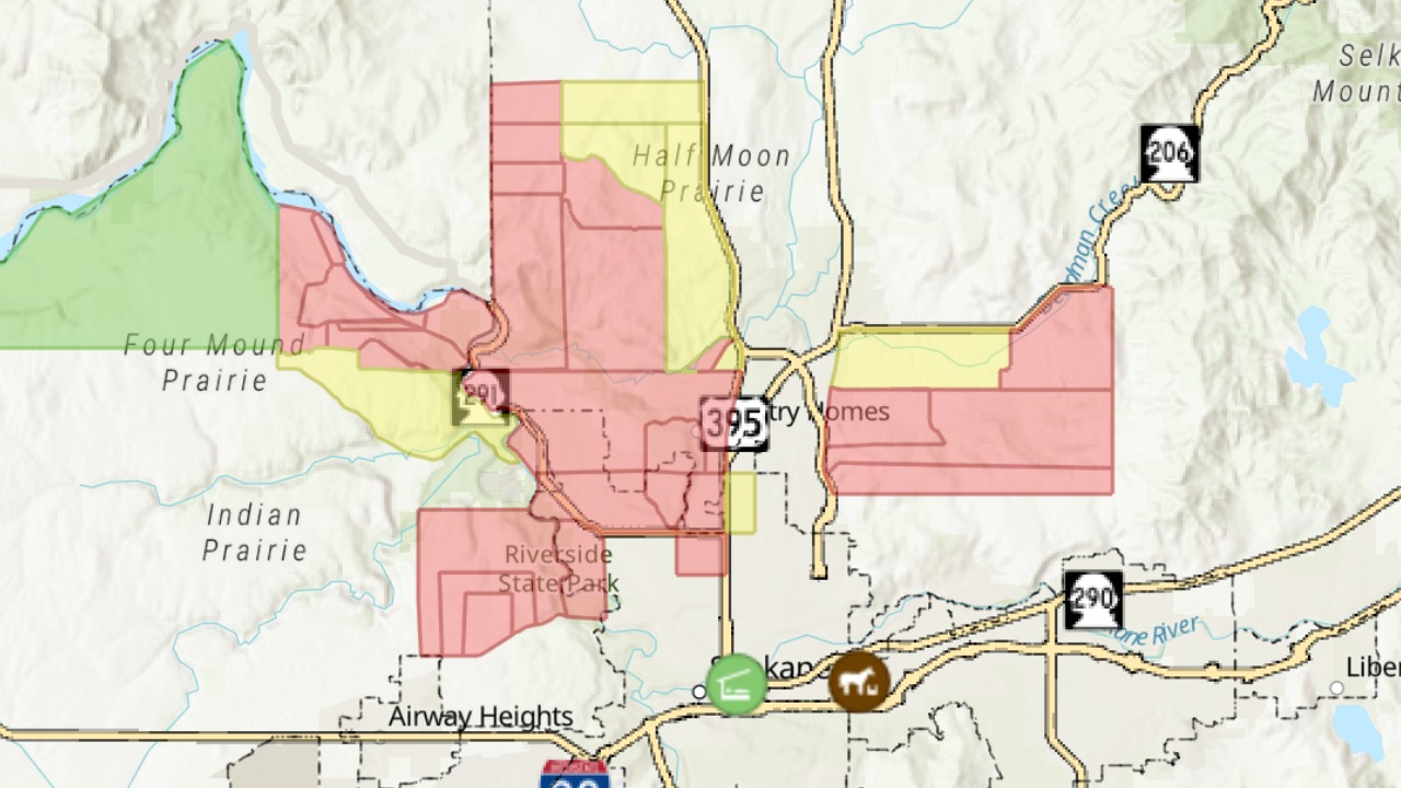 Map showing widespread Level 3 evacuation zones around the Spokane Fire Complex near the City of Spokane