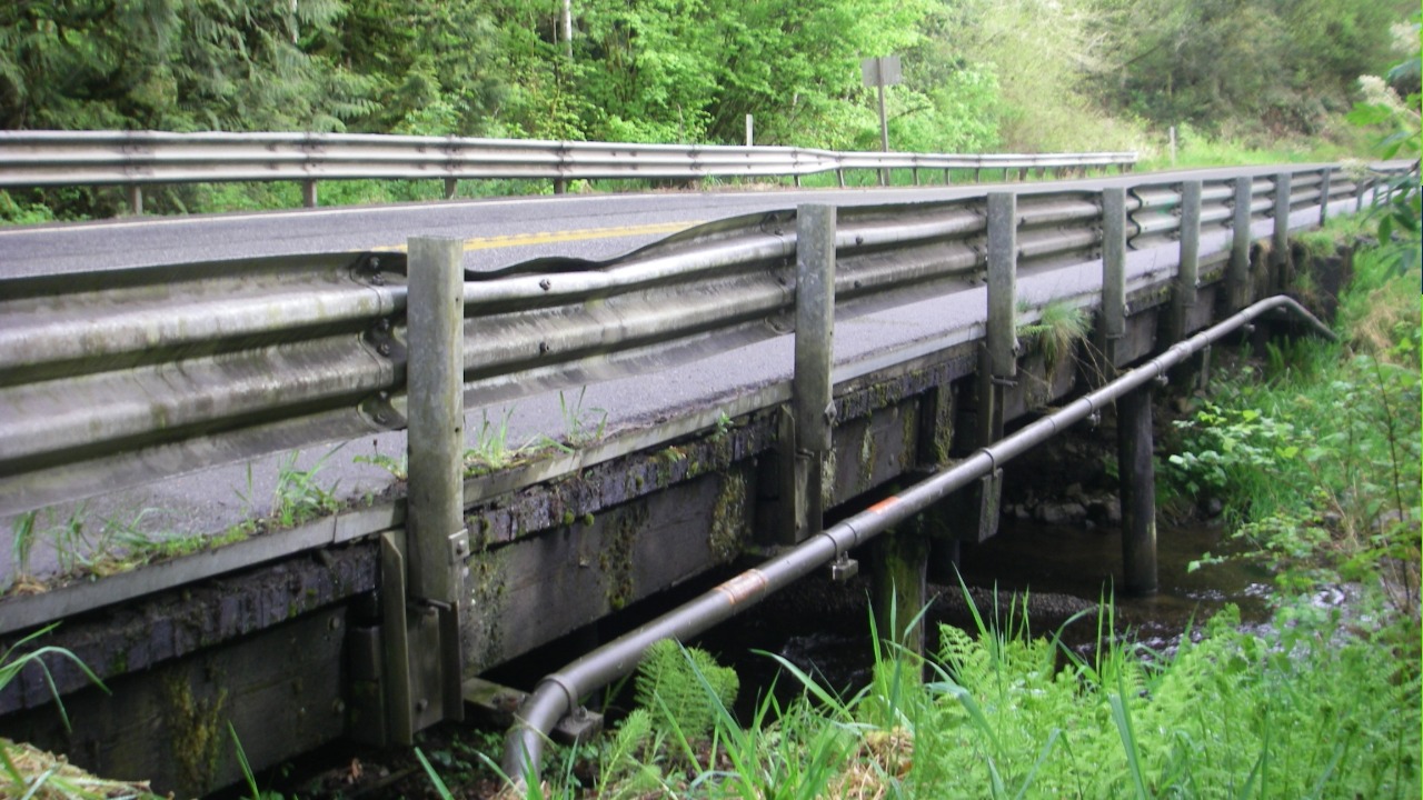 SR 9 near milepost 87 is closed to all traffic while WSDOT crews complete repairs.