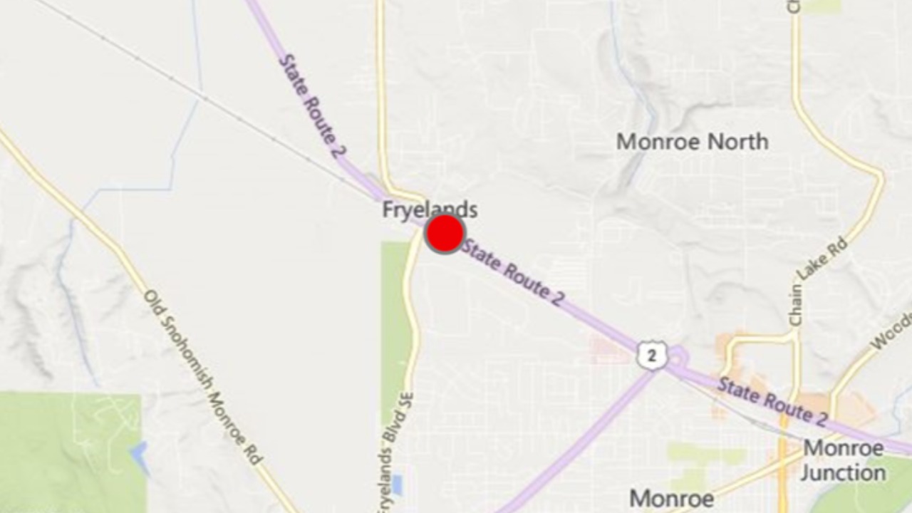 A WSP map shows the approximate crash location on US 2 near Fryelands, west of Monroe.
